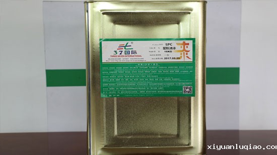 为什么喷涂油漆干燥成膜后发白？