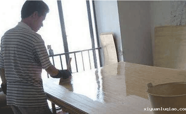 图为水性油漆施工场景图