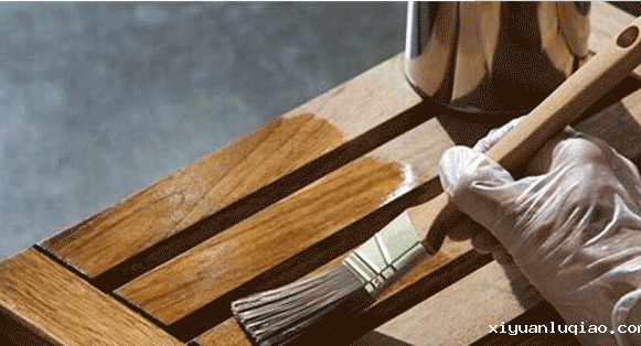 图为水性油漆施工场景图